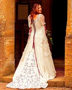 Fairytale Burgundy Embroidery Celtic Wedding Dresses A Line Long Vintage Victorian Bridal Gowns Court Train Short Sleeves Retro Corset Plus Size Country Vestido