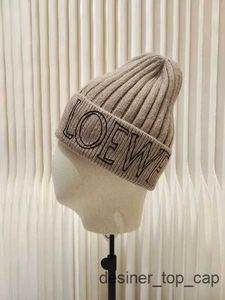 Шариковые кепки Модная шерстяная вязаная шапка для женщин дизайнерская шапка-бини Loewe Зимняя кашемировая теплая шапка для мужчин на день рождения loewee loewee верхняя зимняя шапка дизайнерская кепка 18KU