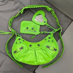 Vintage Erkek Motosiklet Çantası Yarım Ay Crossbody Pochette Bag Lüks Kadın Tasarımcısı Le Cagole Satchel, Para Çantası Perçin Tote Çanta Omuz Seyahat Debriyaj Çantaları