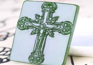 Nowy naturalny Jade China Green Jade Naszyjnik Amulet Szczęśliwy wisiorek Kolekcja Statua Summer Ornaments Stone 8682337