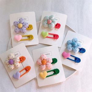 Akcesoria do włosów 2023 Moda cukierki dla dzieci Kolor Love Duckbill Clip Korean Sweet Girl Fabric Flower Hair Pinwear