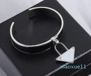 Marca de luxo letra triângulo marca pulseira pulseiras de alta qualidade material de cobre pulseira 18k banhado a ouro pulseira de prata amantes dia dos namorados jóias