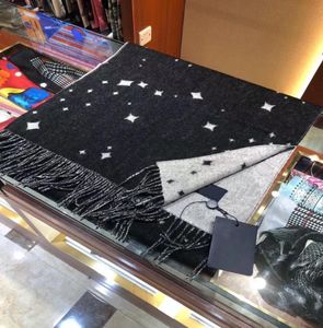 Projekt marki luksusowy szalik czarno -białe gwiaździste nieba
