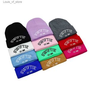 Beanie/Skull Caps Taylor Swift Beanie 1989 Ricamo Cappello lavorato a maglia Inverno Morbido caldo Donna Bean Cap Regali dai fan Unisex T231212