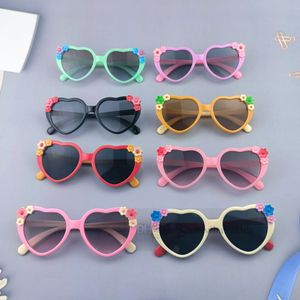 البنات الحب القلب الشمسي بنات الزهور الملونة إطار نظارات شمسية الأطفال UV 400 نظارات الصيف الأطفال الشاطئ