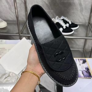 أحذية مصممة متسكعون للسيدات من الجلد المبطن القماش الدنيم moccasins المتسابقات