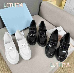 Designerskor Metallic Leather Loafers Crystal Empelled Satin Loafer Monolith Triangle Black Shoes Platform Sneakers Heels Lofers 55