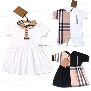夏の女の赤ちゃんのドレスとロンパー格子縞のパターン100％コットンショートスリーブドレス子供の幼い男の子ロンパーズキッズ服