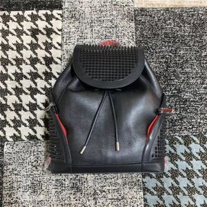 Metalhas de meninos de moda de moda de moda de alta qualidade amantes bolsas escolares Bolsas de bolsas cravejadas de couro real homens homens backpack242p