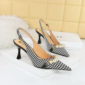 Dress Shoes Korean Version High Heels Women Shoes Checkered Thin Heel 7 Cm High Heel Pointed Pearl Metal Chain Single Shoes Wedding Shoes 40 231212