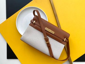 최신 클레프 쉘 바게트 백, 낮은 키 및 간단한 디자인 스타일, 매우 레트로 맛, 비즈니스와 레저를 결합하고, 하나의 가방은 다목적 양질입니다.
