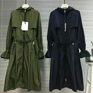 Women's Designer Trench Coats Medium long waistband Waistband Slim fitting hooded lightweight top Embroidered badge Loose