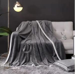 Designer Coperte Flanella Lusso Lettera Stampa Coperta per la casa Adulti Bambini Tappeti Tessili per la casa Biancheria da letto Forniture Divano da viaggio