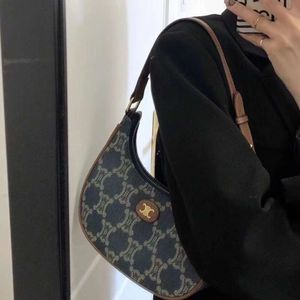 Tasarımcı Cel Lady Bags deri cüzdan koltuk altı çanta modaya uygun marka çantası 2023 yeni moda niş eski çiçek zafer kemeri tek omuz ba yüksek versiyon çanta z dazr