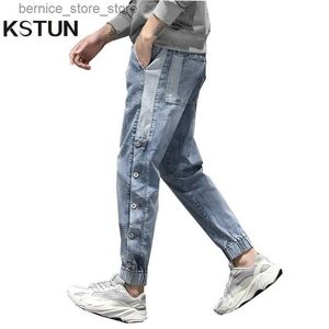 Jeans masculinos harem jeans homens oversized joggers calças estiramento luz azul lado rebites solto ajuste cônico jeans homens streetwear retalhos na moda q231213