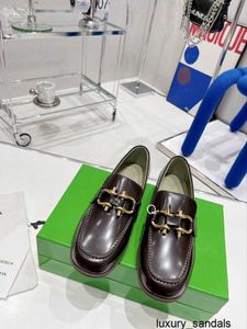 Botte Venetas Casual Buty damskie Monsieur Mineser European Goods 2024 Wiosna/lato Nowe kwadratowe palenczki Konstranie Kurek do kobiet