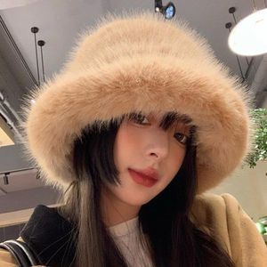 Berets 2023 Faux Fur Fluffy Bucket Chapéu para Mulheres Luxo Pelúcia Pescador Senhora Ao Ar Livre Protetor de Ouvido Inverno Engrossar Neve Panamá Cap