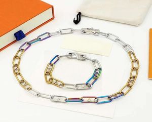 Europe America Style Jewelry Sets Men Gold Silver och RainbowColour Hardware Signature Chain Necklace Armband Set M80177 M801781735579