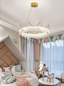 Lampadari Lampadario di cristallo moderno Nordic LED Design creativo di lusso Lampada a sospensione a petalo con corona rotonda adatta per lampade da camera da letto per ragazze2023