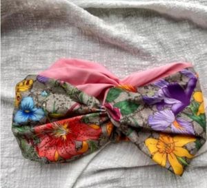 Designer Silk Elastic pannband för kvinnor 2022 Nya ankomst lyxflickor Floral Flowers Butterfly Hair Bands Scarf Hair Accessories7989553