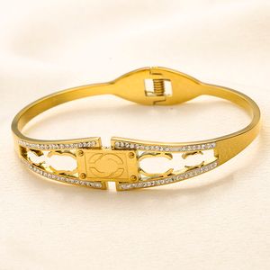 Bracciale con ciondoli di design Bracciale da donna con lettera di marca Bracciali intarsio in cristallo placcato oro 18 carati Argento gioielli in acciaio inossidabile Polsino Matrimonio Regalo di Natale