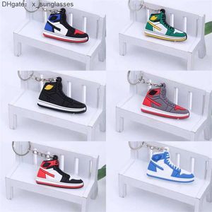 2024 vente chaude en gros Designer Vance porte-clés chaussures de basket-ball chaussures de skateboard pendentif chaussure moule sac à dos pendentifs cadeau d'anniversaire mâle