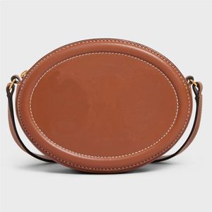 Womes Small Leather Products Clutches Crossbody Oval Purse i slät kohuddesigner axelväska kalvskinn foder guldmetall hardwar219m