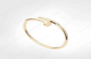 Bracciale classico per unghie Bracciali da uomo Diamanti designer Bracciale rigido gioielli di lusso da donna Lega di acciaio al titanio placcato oro Oro artigianale Sil4644837