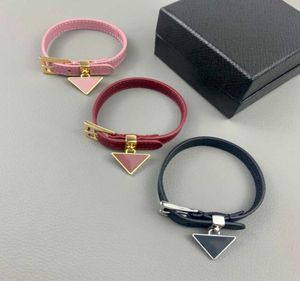 2022 Vintage Gold Color Steam Punk Hiphop Design Smycken Black Leather Armband Big Bangle Triangle Screw Top Brand Jewelry4841079