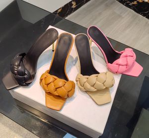Nuovi arrivi Pantofole moda di lusso di alta qualità da donna Sandali principali moderni di marca Pantofole con tacchi alti sottili in metallo twist di lusso Pompe sexy in vera pelle