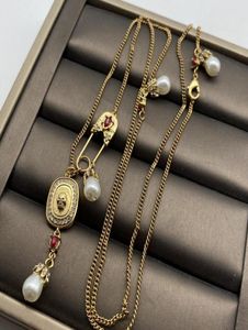 Nya designade dödskallar hängande kort hängen kvinnor039s halsband damer vintage mässing pärlhalsband designer smycken 0317811643