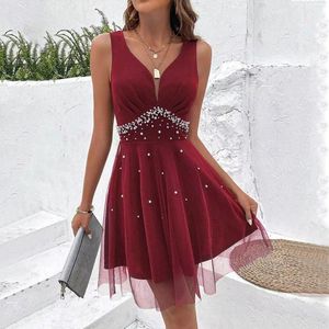 Abiti casual Reggicalze da donna senza maniche scollo a V profondo gonne sexy tinta unita maglia decorazione di perle elegante temperamento da sera