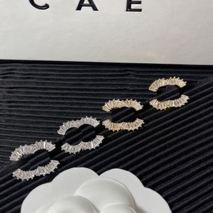 Orecchini di cristallo di piccole dimensioni di alta qualità Orecchini di marca di design con fascino Gioielli di stile di lusso Orecchini regalo di amore per donne Orecchini di gioielli di compleanno di nozze con scatola