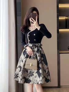 Grundläggande avslappnade klänningar Franska Little Fragrance Dress Autumn Women's Fashion Celebrity Temperament Wrapped Midje Show Thin Black Kjol 231212