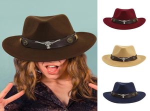 Stingy Brim Hats Classic Western Cowboy Hat Män kvinnor Wide Felt Jazz Cap Cow Head Decor Carnival Fedoras Panama Sunhat Sombrero1744119