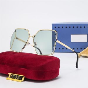 Nya modeklassiker solglasögon för kvinnor attityd solglasögon guldram fyrkantig metallram vintage stil utomhus klassisk modell 326c