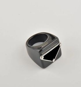 Mens Woman Couple Rings Fashion Man Ring Women Ring With Triangle Pattern Silver Black Gold Jewelry Buckle3075865