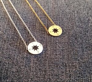 Gold Silver Rose Gold Small Compass Halsband Pendant Charm för kvinnor Män South Direction Necklace Disc Circle Diskhalsband Mynt8311314