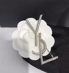 Special Design Letter Brooch with Stamp on the Back Letters Brooches Suit Lapel Pin Gold Silver Top Quality Jewelry for Gift Party2159049