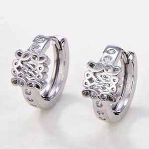 2024Charm Designer Brinco Orelha Stud 18K Banhado A Ouro Prata Cobre Moda Feminina Carta de Marca com Selo Mulheres Jóias de Casamento Voguish Presente de Natal