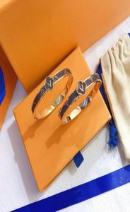Bangle bracelet Wide version fashion designer design bangles bracelets for woman and man Unisex jewelry couple Anniversary gift9951640764