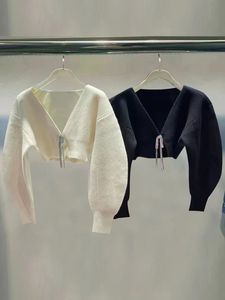 Kadın Sweaters Tasarımcısı Kısa Gevşek ve Zayıflama Tasarımı Rhinestone Bow Hardigan Üstü Küçük Ceket