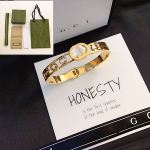 Bracciale di gioielli firmati con scatola Nuovo braccialetto placcato oro da donna di alta qualità Bracciale classico di lusso per ragazza regalo di famiglia Bracciale originale di marca
