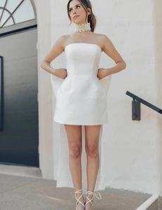 Vestido de novia blanco pequeño de satén 2024 Arco trasero Mini vestidos de novia Sin tirantes Vestidos de fiesta nupciales atractivos Mujeres Robe De Mariee Vestido De Noiva