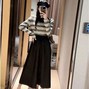 Casual Dresses Hepburn Style French Temperament High-klass Vest Women's Korean-stil Runda hals långärmad randig yttre toppar kostym klänning