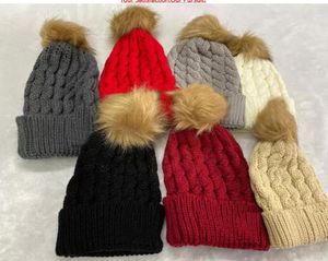 2PCS Zimowe jesienne czapki unisex dla kobiet mężczyzn Fashion Vailies Skullies Chapeu Caps Keep Hat Hat Casual Sport Bealy 7colors czerwony WH8316352