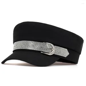 Berets 2023 Big Buckle Style Beret Korean version med Diamond Hip Hop Caps Autumn and Winter Models Trend Hats Ladies Wild Hat