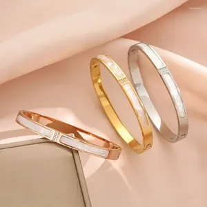 Bangle Titanium Steel High-end White Shell Mother-of-Pearl Bracelet dla kobiet Prosta spersonalizowana modność nie zanika