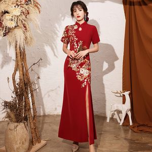 Trational China Cheongsam bröllopsklänningar Hög hals sjöjungfru brudklänningar svep Applique Wine Red Wedding Dress