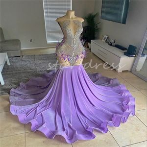 Glam Lilac Mermaid Prom Dress with Feather See Throw Throwing Crystal Black Girls aftonklänningar Velvet Fishtail Formell tillfälle Party Dress 2024 Födelsedag elegant